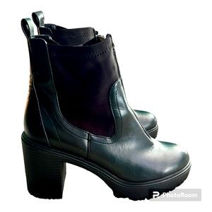 STEVE MADDEN ZIPPER ANKLE LEATHER BOOT- SIZE 8.